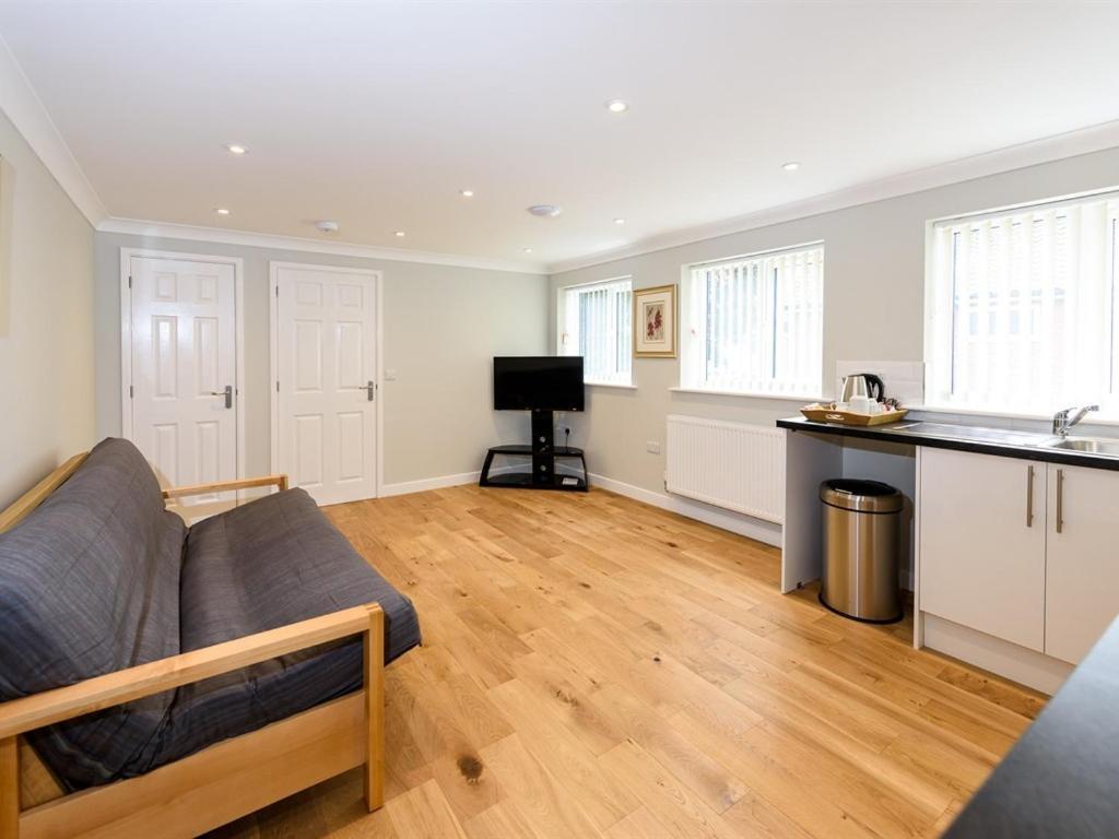 Vauxhall Apartment *